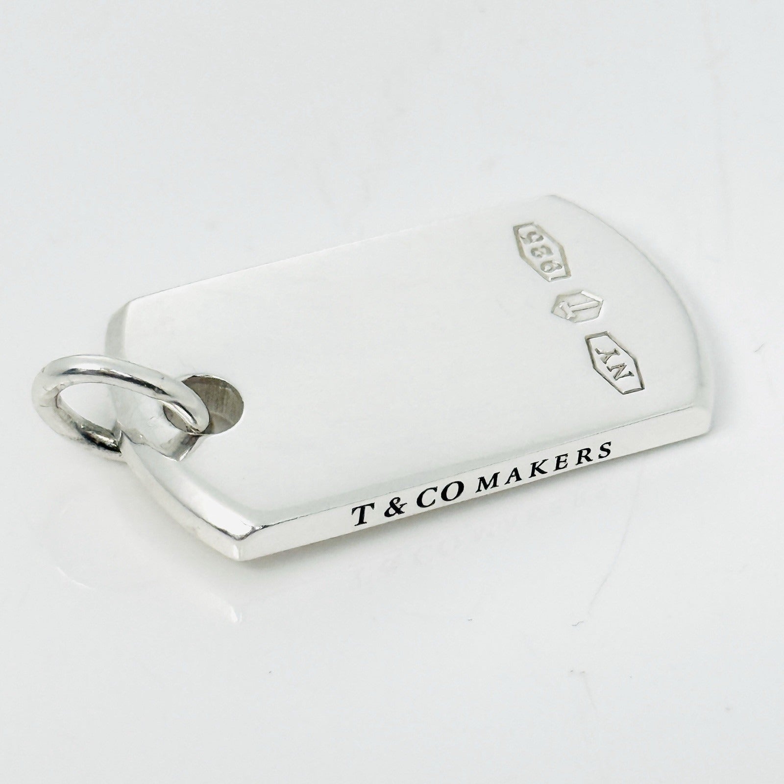 Tiffany & Co. ドッグタグ チャーム 925 Tiffany & Co Makers NY Dog Tag Pendant in 925 Sterling Silver