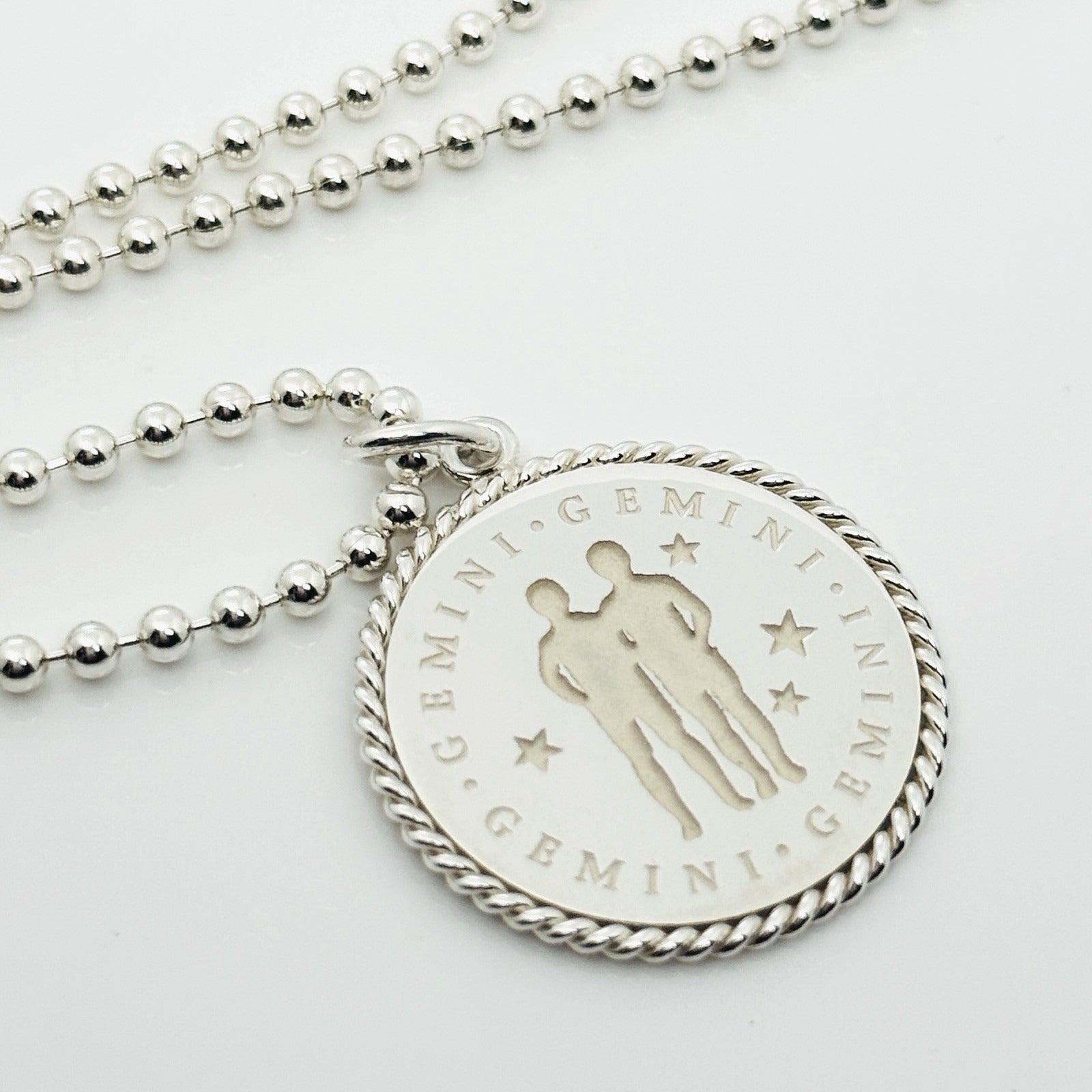 20" Tiffany Gemini Round Pendant Necklace Twist Border Dog bead Chain in Silver