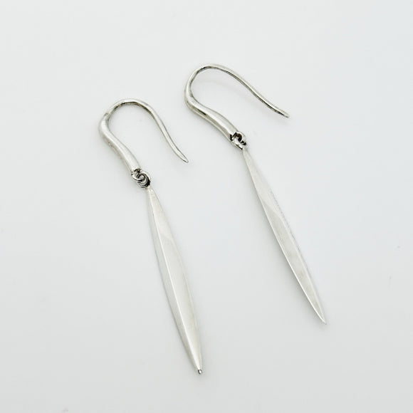 Tiffany & Co Feather Earrings by Elsa Peretti Drop Elongated Dangle Hook