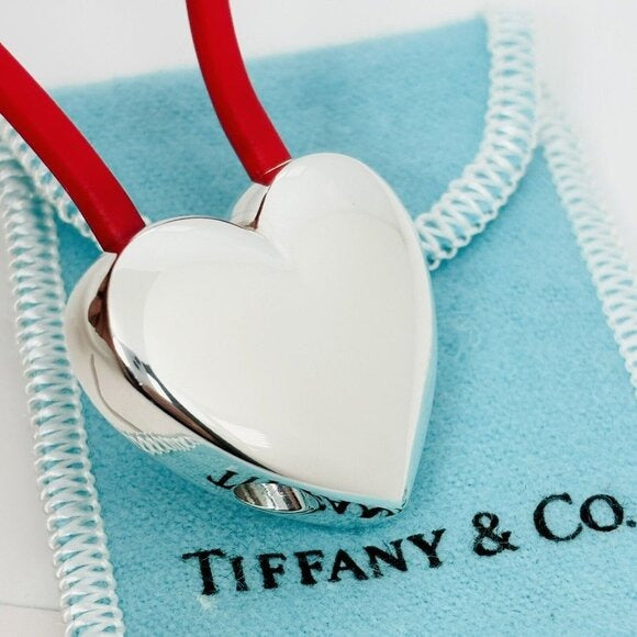 Tiffany & Co Silver Puffed Heart Key Ring Keychain in Red Rubber in Silver