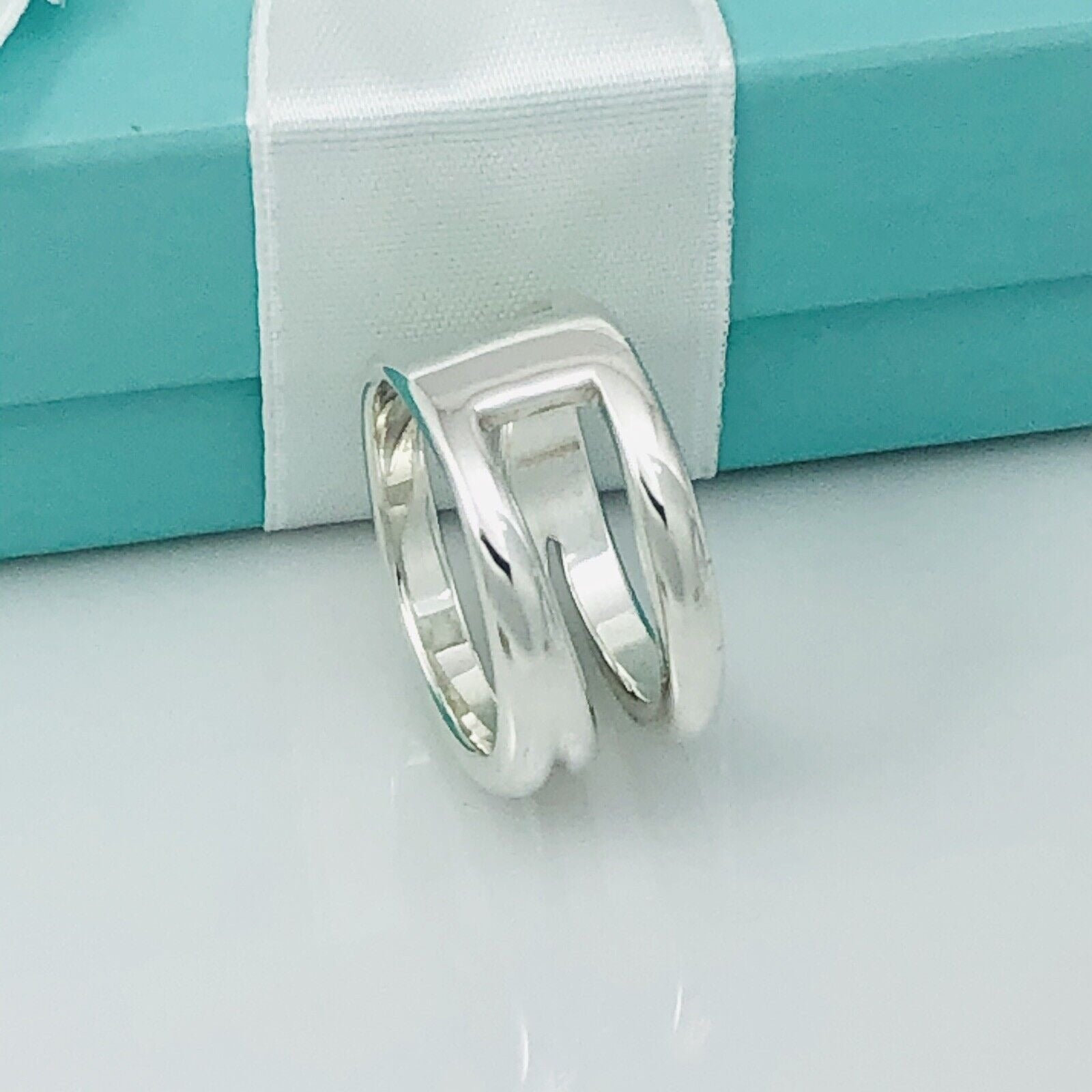 Size 5.5 Tiffany & Co Silver ZigZag Le Circle Crossover Ring