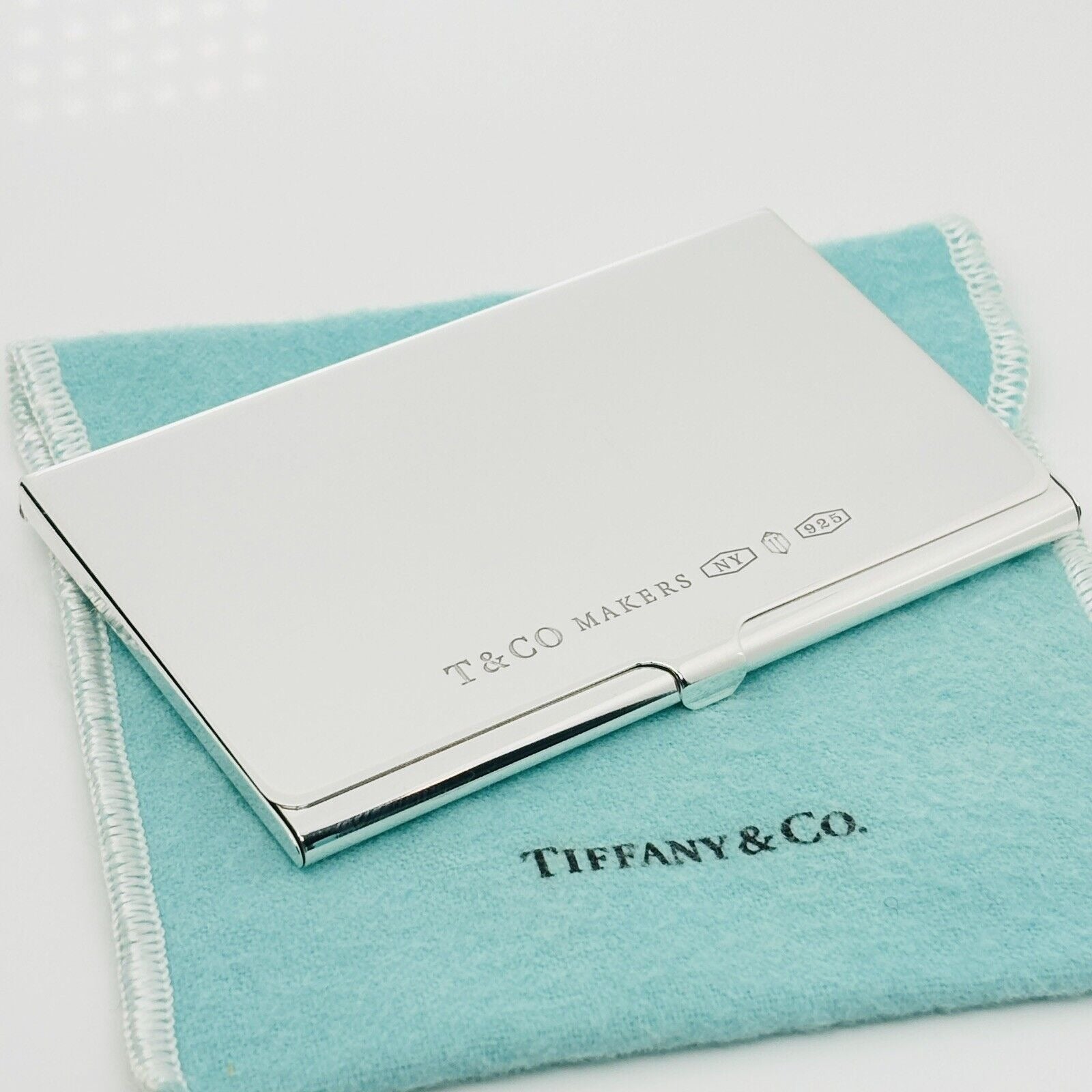 【Tiffany&Co】☆お洒落カードケース☆Tiffany Zip Card Case Return to Tiffany® Zip Card Case in Silver-colored Leather