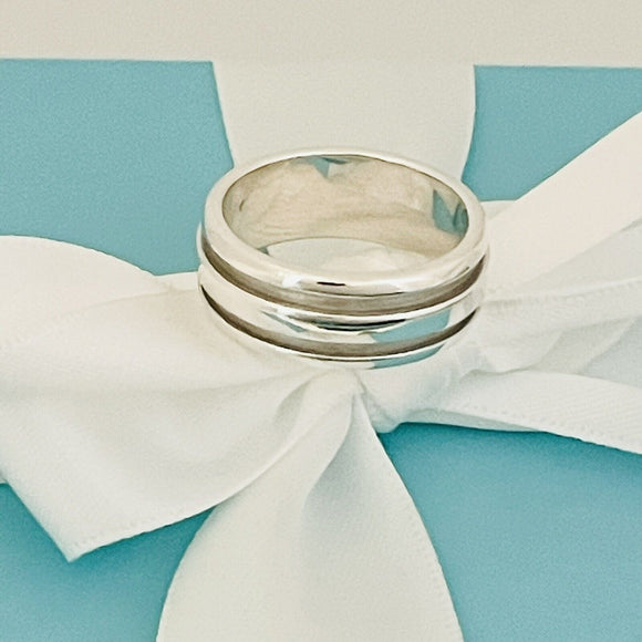 Size 8 Tiffany & Co Vintage Atlas Groove Ring Mens Unisex in Sterling Silver